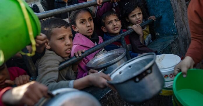 Israel-permite-que-caminhoes-de-ajuda-alimentar-entrem-diretamente-no.jpg Israel Allows Food Aid Trucks to Enter Northern Gaza Directly For First Time Since Start of War: Live Updates