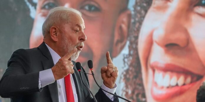 Lula-anuncia-investimentos-de-R-23-bilhoes-para-o-PAC.jpg Lula anuncia obras do PAC Seleções com R$ 23 bilhões em investimentos