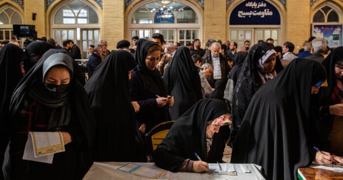 Muitos-iranianos-boicotam-eleicoes-apesar-dos-apelos-e-rosas.jpg Many Iranians Boycott Elections, Despite Pleas and Roses
