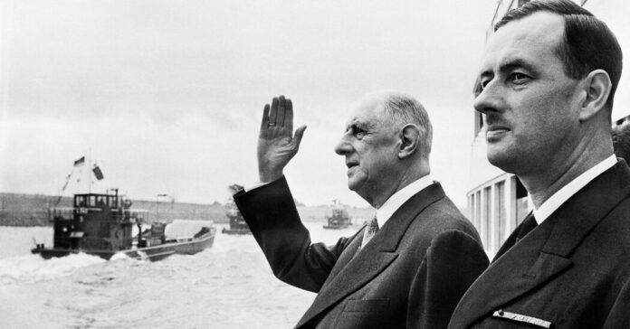 Philippe-de-Gaulle-Almirante-e-Filho-de-Charles-de-Gaulle.jpg Philippe de Gaulle, Admiral and Son of Charles de Gaulle, Dies at 102