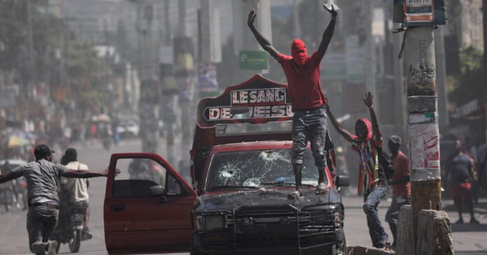 Presos-fogem-depois-de-um-ataque-na-maior-prisao-do.jpg Inmates Escape After an Attack on Haiti’s Largest Prison