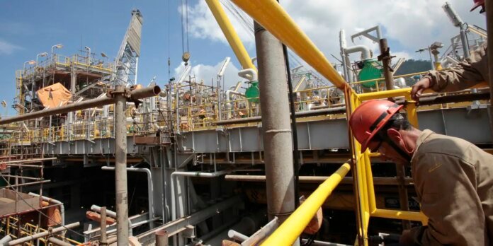 Producao-total-de-petroleo-e-gas-aumenta-em-comparacao-com.jpg Produção total de petróleo e gás avança em relação a janeiro de 2023