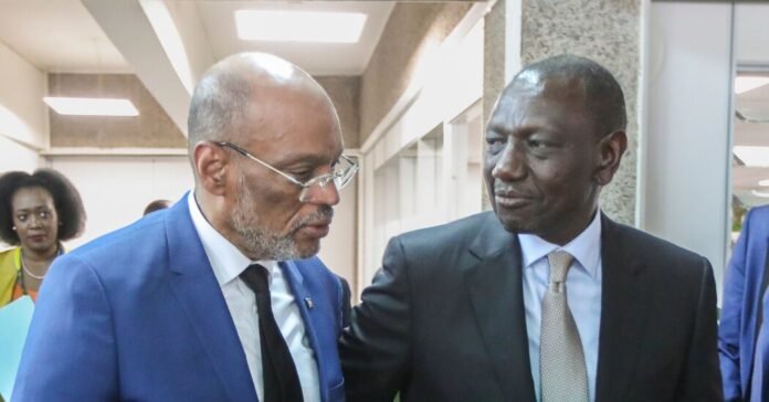 Quenia-assina-acordo-com-Haiti-para-enviar-1000-policiais-para.jpg Kenya Signs Deal With Haiti to Send 1,000 Police to Caribbean