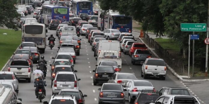 Senado-aprova-isencao-de-IPVA-para-veiculos-com-mais-de.jpg Senado aprova isenção de IPVA para carros com mais de 20 anos
