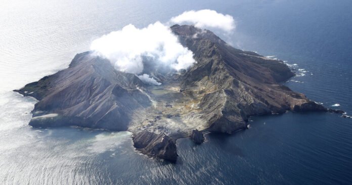 Vitimas-do-Vulcao-da-Ilha-Branca-Recebem-Indenizacao.jpg White Island Volcano Victims Awarded Compensation