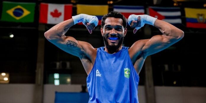 Vitoria-de-Luiz-Oliveira-na-primeira-luta-do-Brasil-no.jpg Luiz Oliveira vence na 1ª luta do Brasil no Pré-Olímpico de Boxe