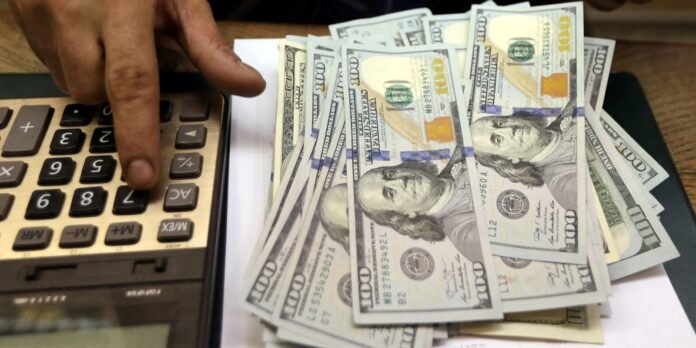Dolar-diminui-para-R-5-em-meio-a-expectativas-de.jpg Dólar cai para R$ 5 sob expectativa de dados de inflação