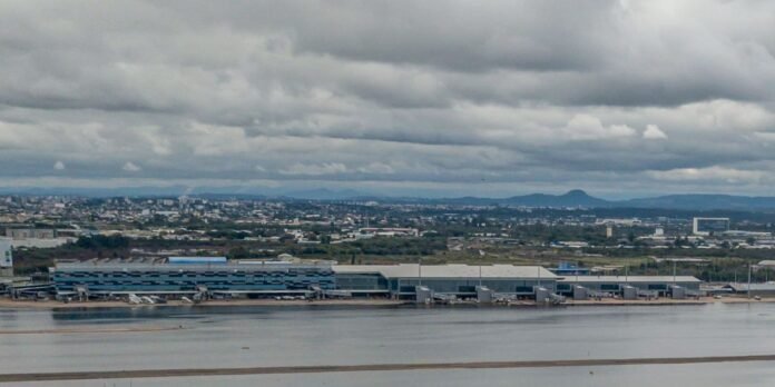 Aeroporto-de-Porto-Alegre-reinicia-embarque-e-desembarque.jpg Aeroporto de Porto Alegre reinicia embarque e desembarque