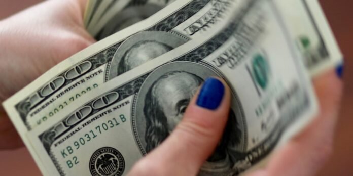 Bolsa-sobe-e-dolar-cai-apos-elevacao-de-nota-do.jpg Bolsa sobe e dólar cai após elevação de nota do Brasil pela Moody’s