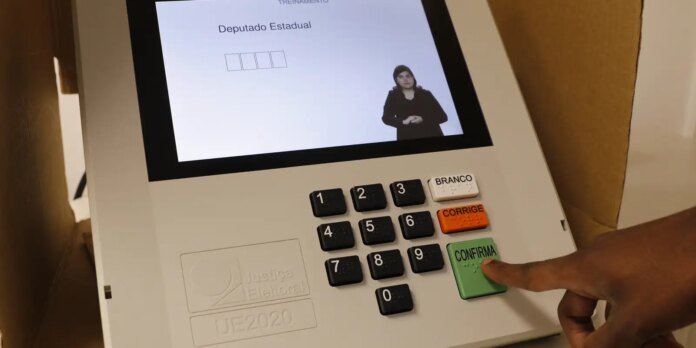 Brasileiros-priorizam-lideres-a-categorias-politicas-diz-pesquisador.jpg Brasileiros priorizam líderes a categorias políticas, diz pesquisador
