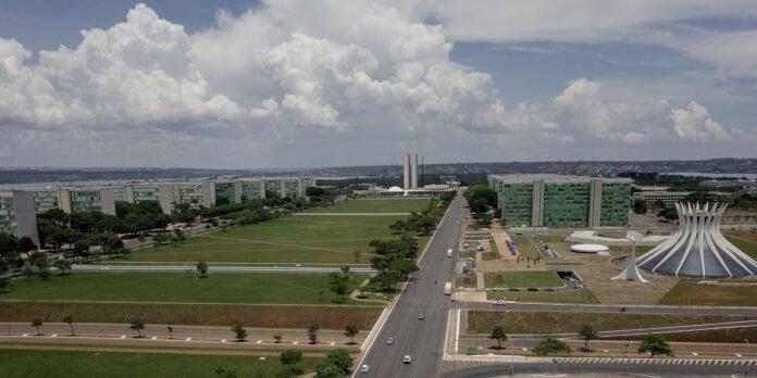 Governo-libera-R-17-bilhao-bloqueados-do-Orcamento.jpg Governo libera R$ 1,7 bilhão bloqueados do Orçamento