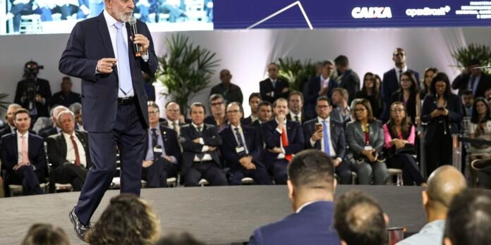 Lula diz que não faltará crédito para construção civil