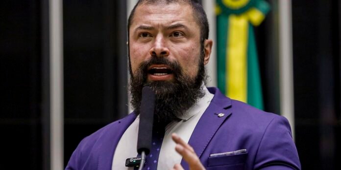 Relatoria da PEC que proíbe militar da ativa na política fica com PL