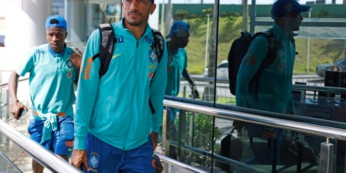 Selecao-desembarca-em-Salvador-para-jogo-contra-o-Uruguai.jpg Seleção desembarca em Salvador para jogo contra o Uruguai