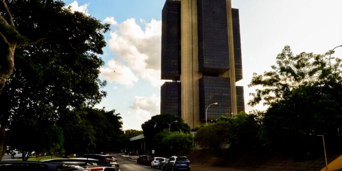 Mercado eleva previsão do PIB para 3,39% em 2024
