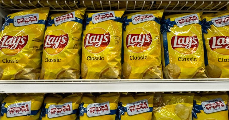 O FDA atualizou um recall de algumas batatas fritas de Lay. Aqui está o que saber.
