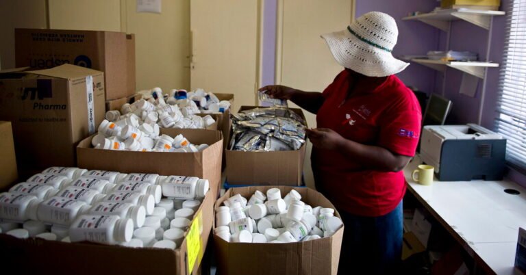O governo Trump interrompe a distribuição de drogas no HIV em países pobres
