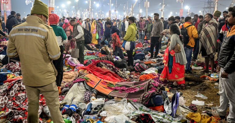 Stampede no festival hindu maha kumbh mela da Índia deixa os peregrinos doerem
