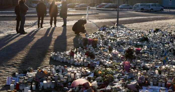 A Suécia planeja leis de armas mais apertadas após o tiroteio em massa de Orebro
