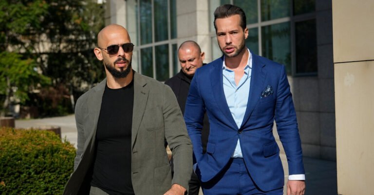 Andrew Tate e seu irmão deixam a Romênia para a Flórida
