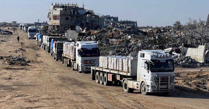 As agências de ajuda apressam os suprimentos para Gaza, pois o cessar-fogo frágil vale por enquanto.
