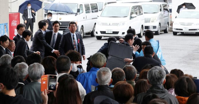 Bombardeiro dado 10 anos de prisão por tentativa de assassinato de premier japonês
