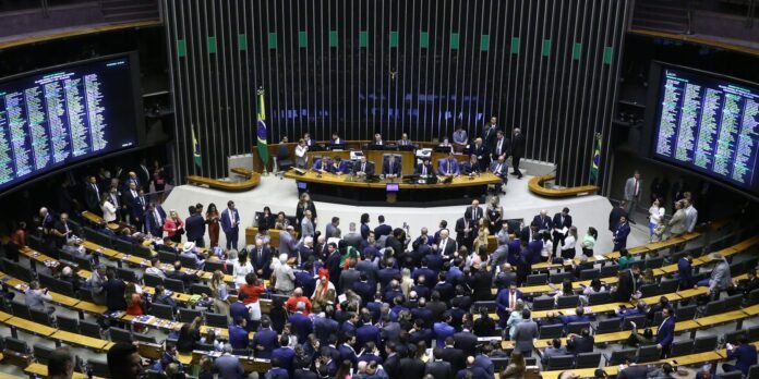 Candidatos-a-presidencia-da-Camara-discursam-em-plenario.jpg Candidatos à presidencia da Câmara discursam em plenário