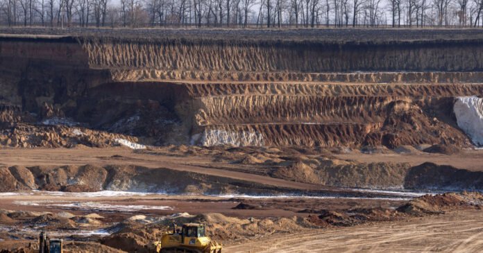 EUA-pressionando-demandas-dificeis-no-acordo-revisado-para-os-minerais.jpg EUA pressionando demandas difíceis no acordo revisado para os minerais da Ucrânia