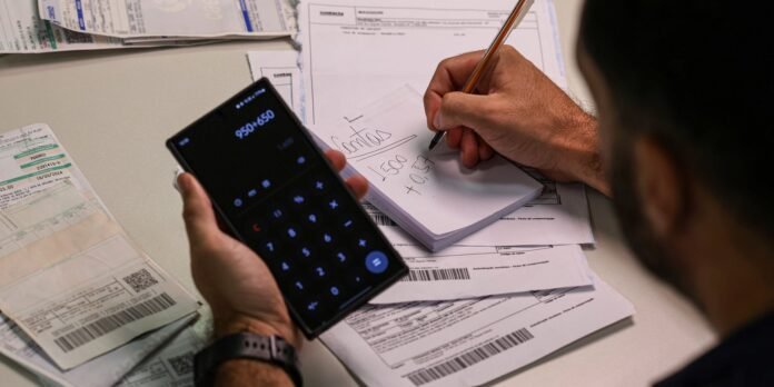 Especialista-indica-como-cuidar-de-financas-em-cenario-de-juros.jpg Especialista indica como cuidar de finanças em cenário de juros altos