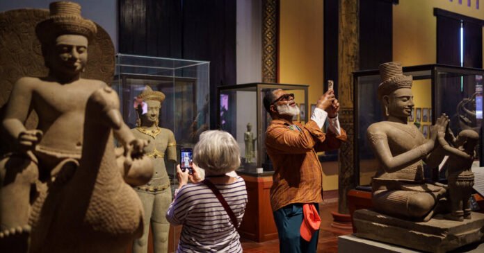 Estátuas roubadas do Camboja estão voltando para um museu transbordante

