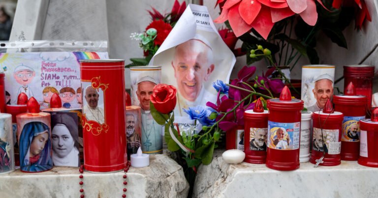 Francis está em estado crítico. O que acontece quando um papa morre?
