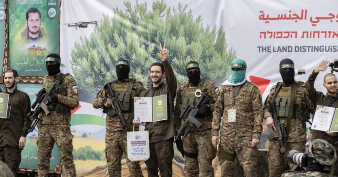 Hamas-libera-6-refens-enquanto-Israel-atrasa-a-libertacao-de.jpg Hamas libera 6 reféns, enquanto Israel atrasa a libertação de prisioneiros palestinos