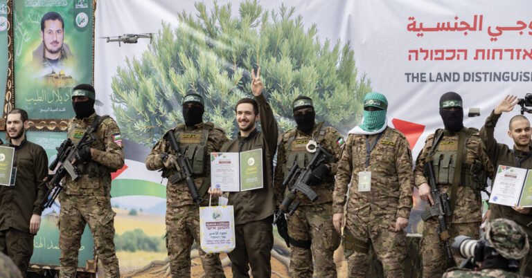 Hamas libera 6 reféns, enquanto Israel atrasa a libertação de prisioneiros palestinos
