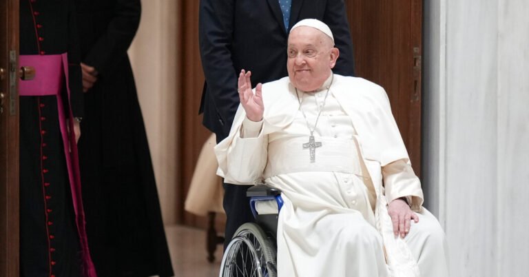 Headstrong Francis colocou a igreja acima de sua saúde, dizem os observadores do Vaticano
