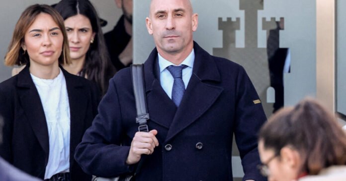 Luis Rubiales considerado culpado de agressão sexual por beijar Jennifer Hermoso
