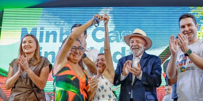 Lula-entrega-conjunto-residencial-com-mais-de-mil-moradias-em.jpg Lula entrega conjunto residencial com mais de mil moradias em Belém