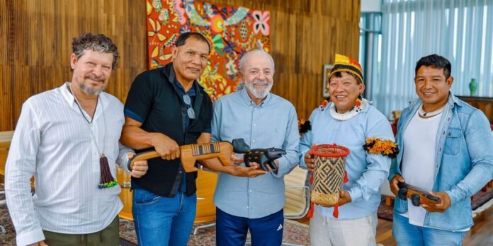 Lula-recebe-indigenas-do-Xingu-e-promete-visita-ao-territorio.jpg Lula recebe indígenas do Xingu e promete visita ao território