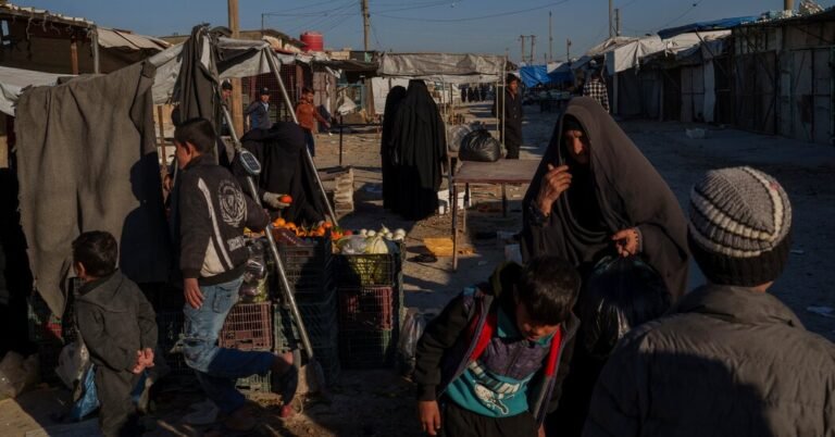 Nós renunciam ao congelamento de financiamento no acampamento da Síria, segurando os combatentes do ISIS, mas o futuro está em dúvida
