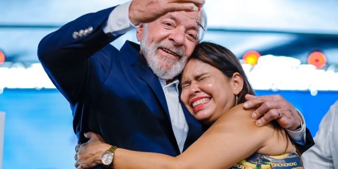 Nos-vamos-derrotar-as-mentiras-diz-Lula-em-Macapa.jpg "Nós vamos derrotar as mentiras", diz Lula em Macapá