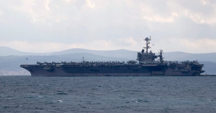 O-USS-Harry-S-Truman-Carrier-colide-com-o-navio.jpg O USS Harry S. Truman Carrier colide com o navio comercial fora do Egito