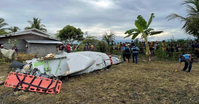 O acidente de avião das Filipinas mata o membro do serviço americano e 3 contratados
