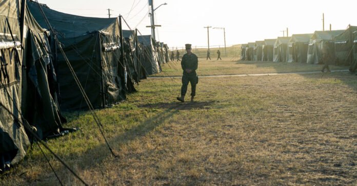 O governo Trump limpa abruptamente os migrantes enviados para Guantánamo

