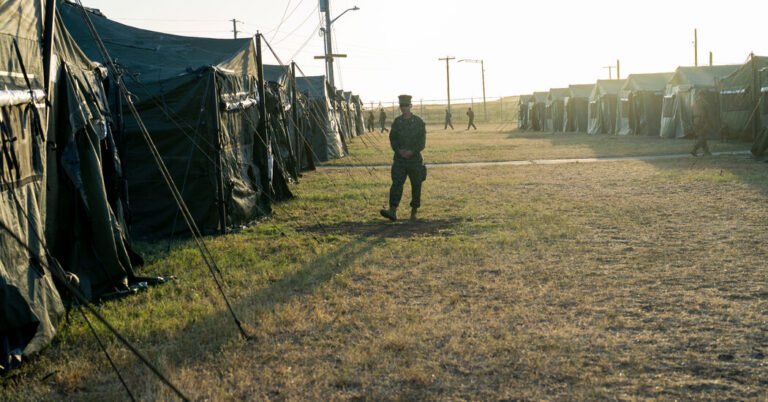 O governo Trump limpa abruptamente os migrantes enviados para Guantánamo
