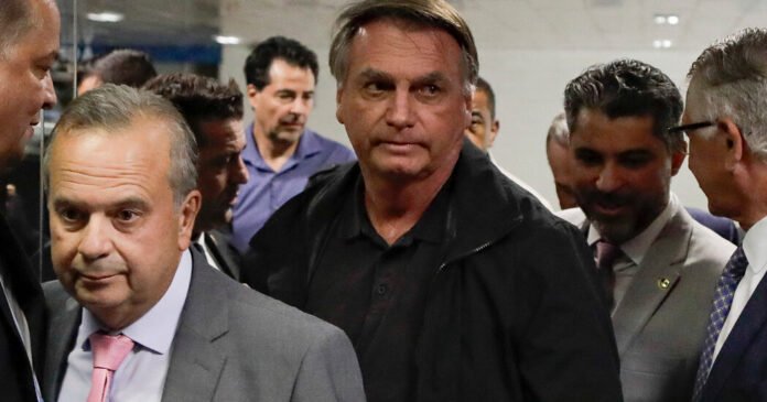 O grupo de mídia Trump processa o juiz brasileiro pesar a prisão de Jair Bolsonaro
