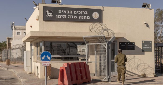 O promotor militar israelense acusa cinco soldados em abuso de detidos palestinos
