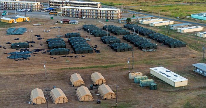 O que sabemos sobre a missão migrante secreta em Guantánamo Bay
