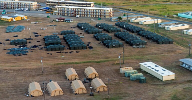 O que sabemos sobre a missão migrante secreta em Guantánamo Bay
