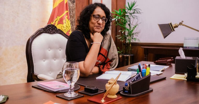 Onde um homem forte falhou, as mulheres agora estão alimentando um renascimento democrático
