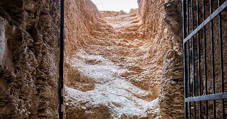 Os arqueólogos encontram a tumba de um Faraó, o primeiro desde o rei Tut, o Egito diz
