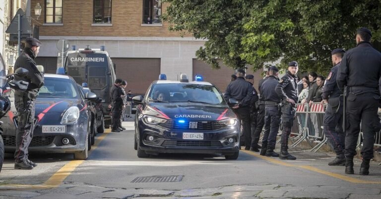 Polícia italiana prenda 181 em 'importante golpe' para Cosa Nostra
